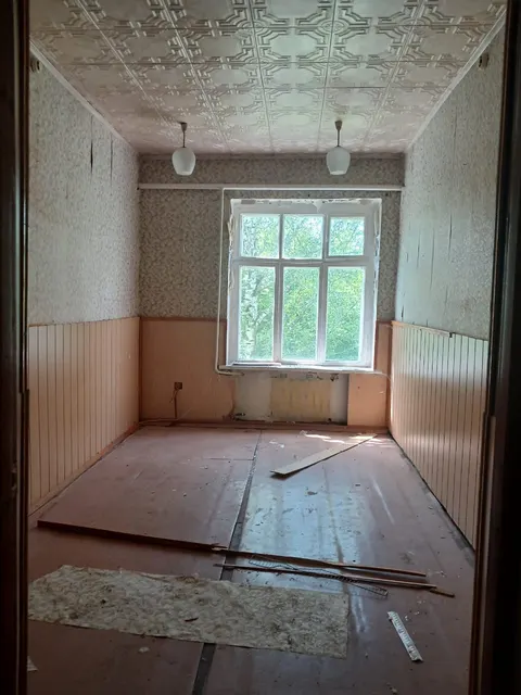 Нежилое здание и земельный участок