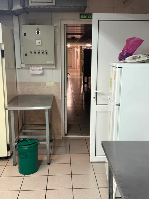 Право на заключение договора аренды муниципального имущества – объекта культурного наследия, включенного в единый государственный реестр объектов культурного наследия (памятников истории и культуры) народов Российской Федерации, регионального значения «Здание торговой фирмы», 1914-1916 гг., общей  площадью 134,13 кв. м, расположенного по адресу: г. Омск, ул. Гагарина, д. 32, литера А (далее – Объект 1, ОКН) и движимого имущества (далее – Объект 2). Объект 1 и Объект 2 функционально связаны.