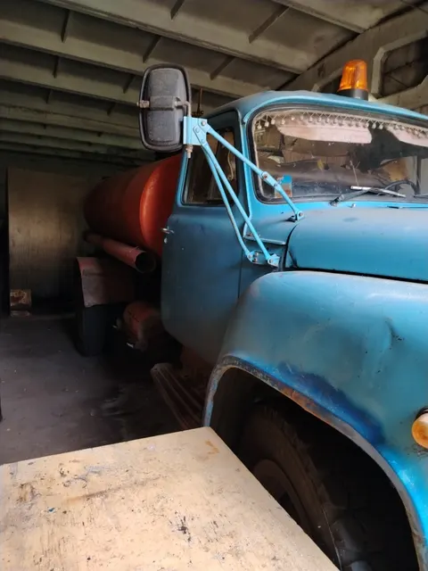 Грузовой автомобиль  ГАЗ 5312, 1988 г.в., г/н Х926УО54, VIN: XTH531200J1207208, голубого цвета. Ключей от ТС нет, при визуальном осмотре не на ходу (залог)