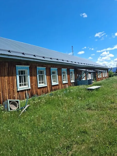 Нежилое здание, площадью 368,50 кв.м., кадастровый номер 66:01:4201001:293 с земельным участком, площадью 3005,0 кв.м., кадастровый номер 66:01:4201001:153