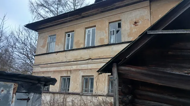 Нежилое здание (выявленный ОКН), общей площадью 146,9 кв.м., с кадастровым номером 76:09:160101:1207, количество этажей: 2, расположенное по адресу: Ярославская область, Некрасовский район, рп.Некрасовское, ул.Комсомольская, д.12, с земельным участком
- 