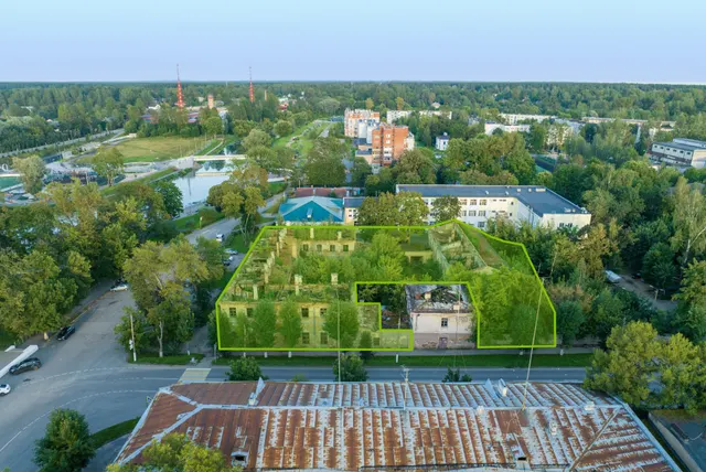 Продажа находящегося в федеральной собственности единого недвижимого комплекса с кадастровым номером 47:29:0103011:2868, местоположение: Ленинградская область, муниципальный район Лужский, город Луга, переулок Связи, дом 4, в состав которого входят объекты недвижимого имущества, один из которых является объектом культурного наследия регионального значения, находящимся в неудовлетворительном состоянии, с одновременным предоставлением в аренду земельного участка.