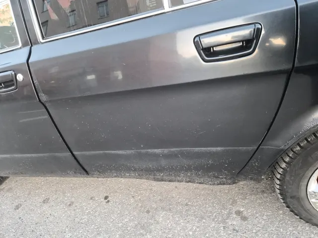 Автотранспортное средство ГАЗ-31105 черного цвета
