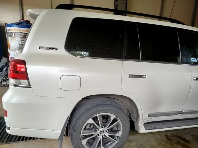 Легковой автомобиль Toyota Land Cruiser 200, 2020 г.в., г/н Т085ОС161, VIN JTMCV02J204308073, белого цвета, на ходу, должник ООО СМР-1 (ИНН 6155069599), (Поручение ТУ Росимущества в РО от 27.08.2026 № 61-1402-У). Адрес (местоположение): Ростовская область, г. Шахты, ул. Советская, 187/189.