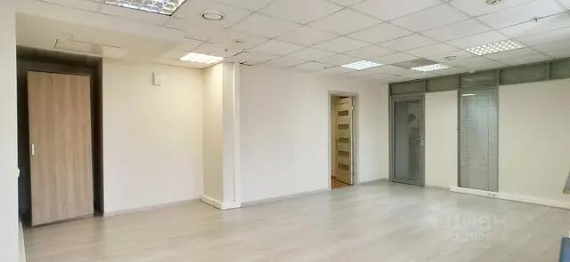 Офис № 305 общей площадью 106 кв.м, в здании по адресу: г. Москва, ул. Ильинка, д. 3/8, стр. 5