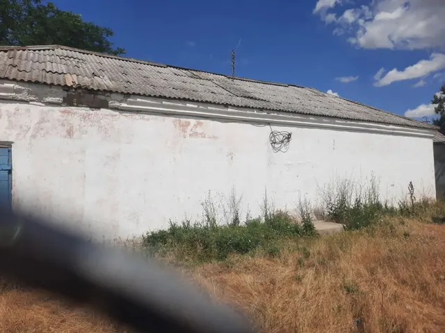 Нежилое строение (склад), площадью 189,2 кв.м., расположенное по адресу: Республика Крым, Нижнегорский район, с. Ломоносово, ул. Пушкина, д. 14а, с кадастровым номером 90:08:050201:71