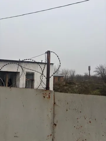 Земельный участок площадью 16501 +/- 90 кв.м., КН 61:02:0010701:662; сушилка площадью 37,8 кв.м., КН 61:02:0010701:971; склад площадью 119,1 кв.м., КН 61:02:0010701:970; контора площадью 78,9 кв.м., КН 61:02:0010701:969; слесарка площадью 29,6 кв.м., КН  61:02:0010701:972; столярный цех площадью 709,5 кв.м., КН 61:02:0010701:968, должник Маслакова Г.С. (ООО СХП Вант), Адрес : Ростовская область,м.р-н Аксайский, с.п. Большелогское, п. Реконструктор, ул. Транспортная, 26.