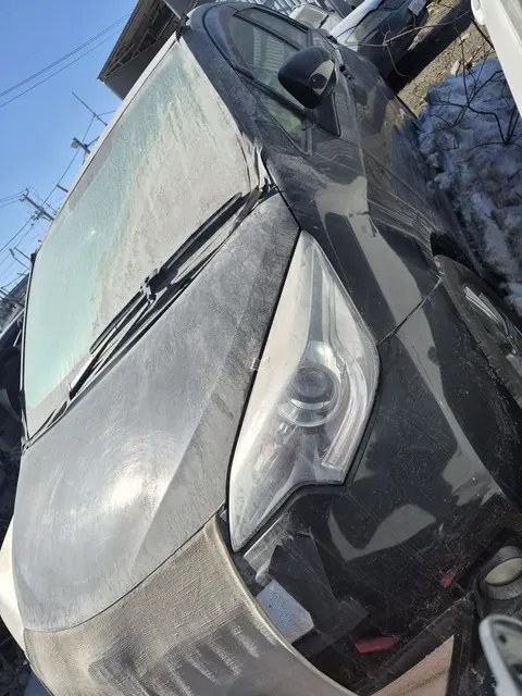 Автомобиль марки Toyota Ractis, г/н С147НМ14, черного цвета, все 4 колеса на месте, все стекла целые, внешних повреждений не обнаружено
