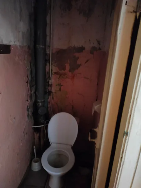Нежилое помещение, площадью 69,4 кв. м., кадастровый номер: 64:42:010901:801, расположенное по адресу: Саратовская область, г.Вольск, ул. Маршала Жукова, д.2