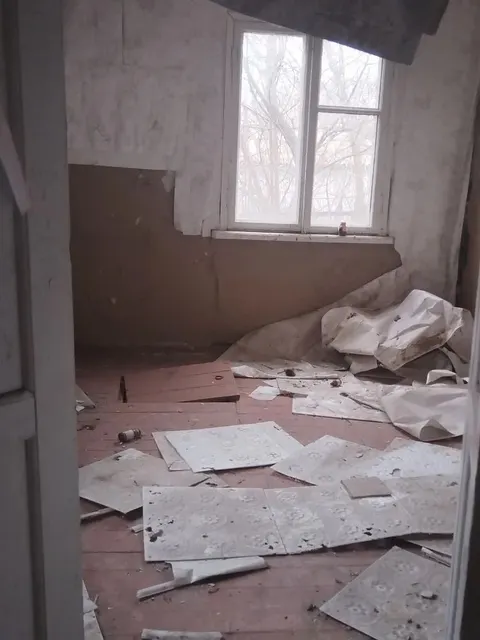 Здание 50,7 кв.м и земельный участок 280 кв.м, расположенные по адресу: Российская Федерация, Курская область, м.р-н Пристенский, с.п. Сазановский сельсовет, с. Сазановка, ул. Школьная, двлд. 8