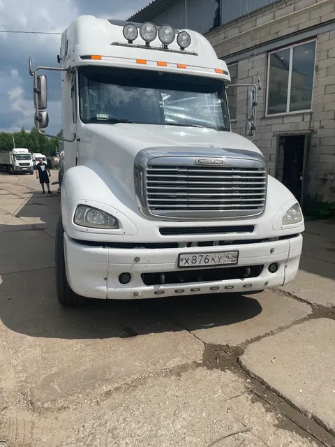 Грузовой автомобиль тягач седельный ФРЕЙТЛАЙНЕР COLUMBIA CL120064ST, 2002 г.в., г/н: Х876КУ43, цвет: белый, VIN: 1FUJA6AVX3LK81864