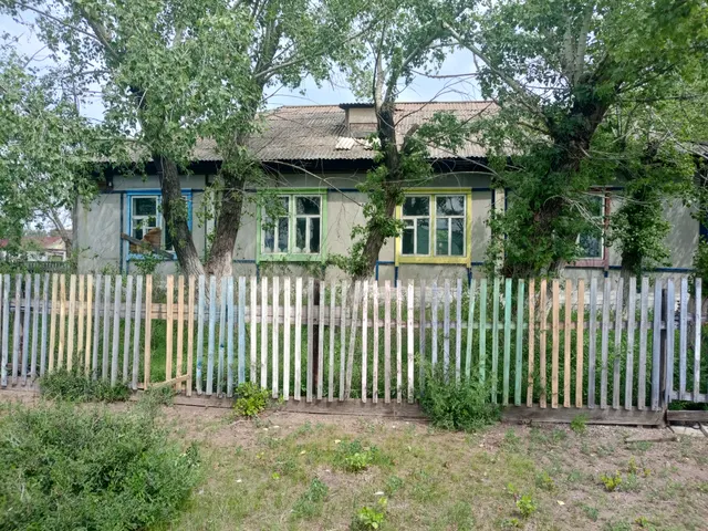 Материал №1, площадью 432,8 кв. м. здания детского сада, расположенного по адресу: Российская Федерация, Республика Хакасия, Аскизский район, с. Усть-Камышта, ул. Мира, 10.