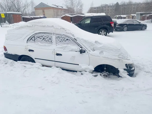 Автомобиль марки Toyota Corolla , г/н M437CM27,  1992 г.в., № двигателя B001072 , № кузова AE1003110999,цвет белый