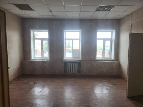 Здание административное и земельный участок