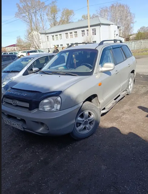 Лот №17 (повторные торги) Легковой автомобиль Хендэ SM Санта Фе Классик, 2007 г.в., VIN X7MSC81DP7A001819, цвет светло-бежевый. Рабочее состояние не проверялось. Должник Гилязов А.В. Обременения: Запреты судебного пристава исполнителя на рег. действия. Начальная цена продажи 690540,00 руб. Задаток 103581,00 руб. (пор. 056/Тд)