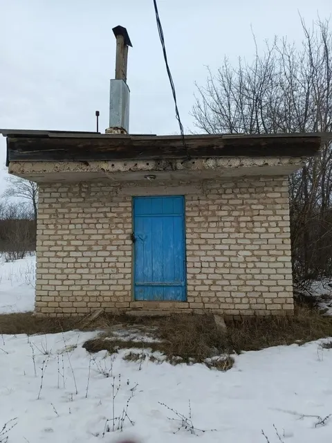 - Нежилое здание (Здание Никольской 2-й ООШ с пристройкой),  площадью 578,4 кв.м., с кадастровым номером 36:08:2300001:53; - Нежилое здание площадью 15,4 кв.м., с кадастровым номером 36:08:2300001:48; - Земельный участок, на котором расположены указанные объекты, с кадастровым номером 36:08:2300001:26