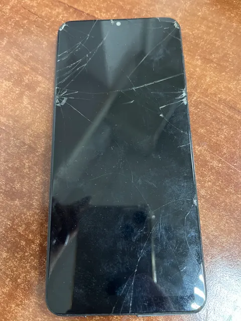 Сотовый телефон марки "Samsung А12" imei 351016315736984/01 (трещины и сколы на экране) — 1 шт.