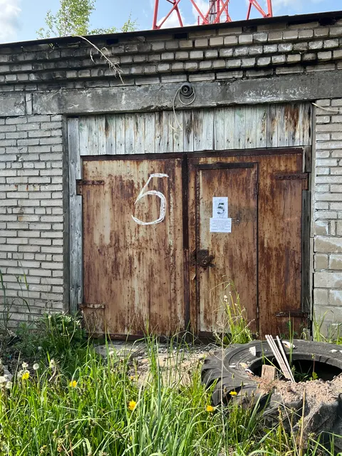 Гараж площадью 16,5 кв. м, с земельным участком