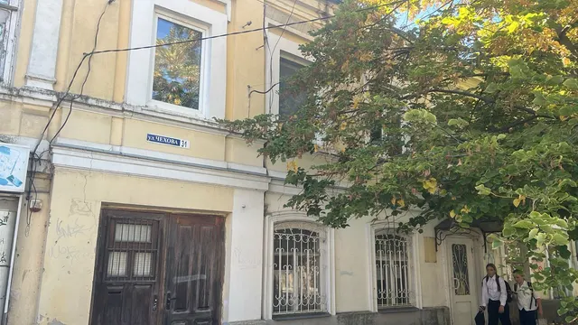 Нежилое здание по адресу: г. Таганрог, ул. Чехова, 31 (Объект приватизации является объектом культурного наследия регионального значения – «Доходный дом П.С. Дастич» на основании постановления комитета по охране объектов культурного наследия Ростовской области от 20.03.2025 № 519)