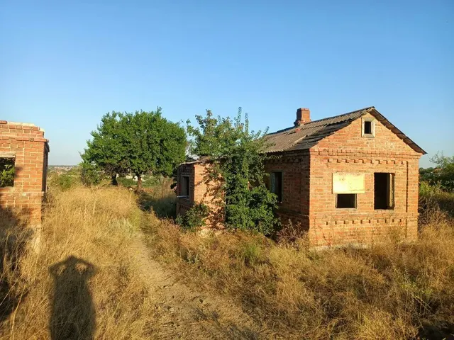 Земельный участок площадью 2307 +/- 16.81 кв.м., категория земель: земли населенных пунктов, для ведения личного подсобного хозяйства, кадастровый № 61:25:0101504:7, должник Акопян Б.Г., (Поручение ТУ Росимущества в РО от 28.08.2026 № 61-1468-У). Адрес (местоположение): Ростовская область, р-н. Мясниковский, с. Чалтырь, ул. Хлеборобная, д. 2.
