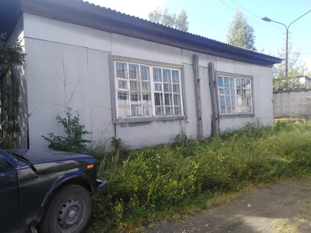 Нежилое здание – административное помещение кадастровый номер: 38:31:000054:462, площадь 372 кв. м., расположенное по адресу: Иркутская область, г. Усолье-Сибирское, ул. Нагорная, д. 22 совместно с земельным участком кадастровый номер 38:31:000054:1258, общей площадью 1161 кв.м., расположенный по адресу: Российская Федерация, Иркутская область, муниципальное образование « город Усолье-Сибирское», г. Усолье-Сибирское, ул. Нагорная, з/у 22б/2, разрешенное использование – деловое управление.