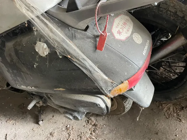 Мопед марки Honda Lead, год выпуска не установлен, без государственного регистрационного знака.