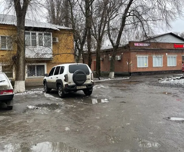 право на размещение нестационарного торгового объекта, на базе транспортного средства: Ростовская обл., г. Новошахтинск, ул. Харьковская (площадка со стороны автостоянки по ул. Харьковской , 129-в) (продовольственные товары-живая рыба)