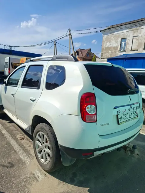 Легковой автомобиль  RENAULT DUSTER
