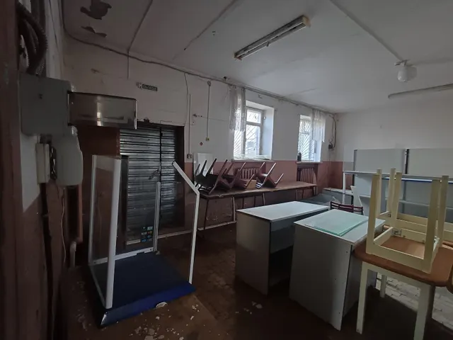 Нежилое помещение общей площадью 137,9 кв.м., с кадастровым номером 18:17:108004:215, по адресу: Удмуртская Республика, Можгинский район, с. Черемушки, ул. Макаренко, д. 1, пом. 78,79,80,81.