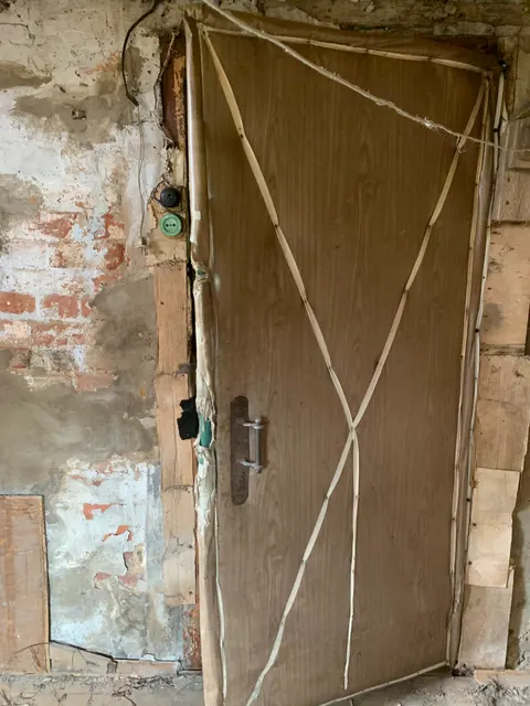 Жилое помещение признанное непригодным для проживания с ограниченным уровнем благоустройства, расположенное по адресу: Ивановская область,  г. Шуя, ул. Васильевская, д.50, кв.11, с кадастровым номером 37:28:030212:230, общей площадью 33,0 кв.м.