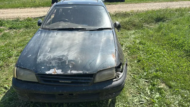 Автомобиль марки Toyota Caldina 1995 год выпуска,г/н М332ЕТ27,№ кузова ST1950069908, № двигателя 6835294,Объем двигателя 1998,000 см куб