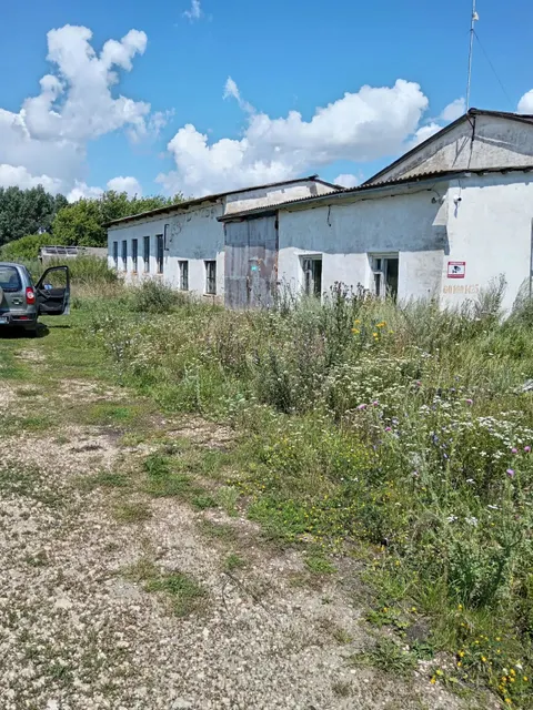 машино-транспортная станция, назначение: нежилое, общей площадью 950 кв. м., кадастровый номер 57:18:1620101:298, расположенное по адресу: Орловская обл., Покровский р-н., с. Смирные, ул. Центральная д. 1, с земельным участком кадастровый номер 57:18:1620101:303, площадью 1209 кв. м., категория земель – земли населенных пунктов, вид разрешенного использования – обеспечение сельскохозяйственного производства