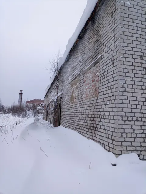Здание склада КЭС, назначение: нежилое, площадью 509,0 кв. м, этажность 1, в т. ч. подземных 0, кадастровый номер 11:12:0201001:2342, местоположение: Республика Коми, г. Печора, п. Березовка с земельным участком