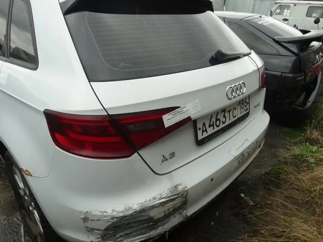 Автомобиль марки  Ауди А3, белого цвета, г.р.з. А 463 ТС 186, VIN WAUZZZ8V4GA091275, г/в 2015, ТС обременено ЗАЛОГОМ. По общему правилу при переходе права собственности залог сохраняется в соответствии со ст. 353 ГК РФ; приобретатель имущества приобретает права и несет обязанности залогодателя. Риски, связанные с сохранением залога и возможностью обращения взыскания на предмет залога, несет приобретатель. ТС имеет ограничения ФССП на регистрационные действия (ключи и документы отсутствуют)