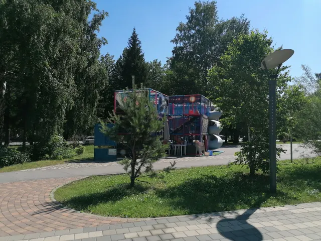 Часть объекта благоустройства, расположенного по адресу: Кемеровская область, город Кемерово, бульвар Строителей (от проспекта Ленина до проспекта Химиков), общей площадью 255,0 кв.м, в границах, определенных в соответствии с Приложением № 1 (схема расположения части объекта благоустройства), которое является неотъемлемой частью настоящего договора, в целях размещения без капитального строительства: см. извещение.