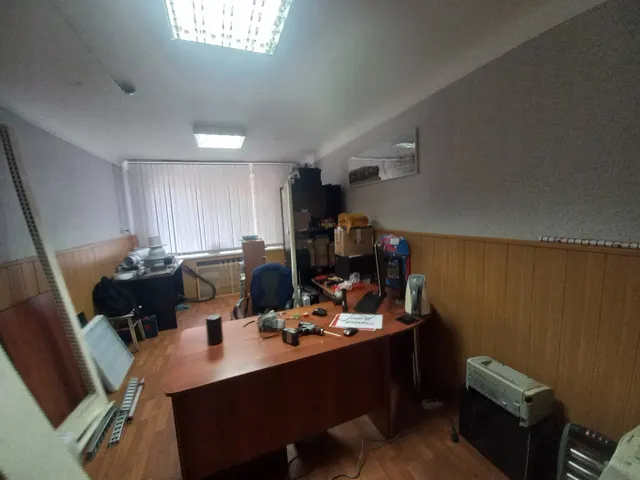 Нежилое встроенное помещение литера А, позиция по плану № 72, кадастровый номер: 36:27.0011703:437, расположенное по адресу: Воронежская обл.,  г. Россошь, пл. Ленина, д.2, назначение использования  – деятельность, не запрещенная законом