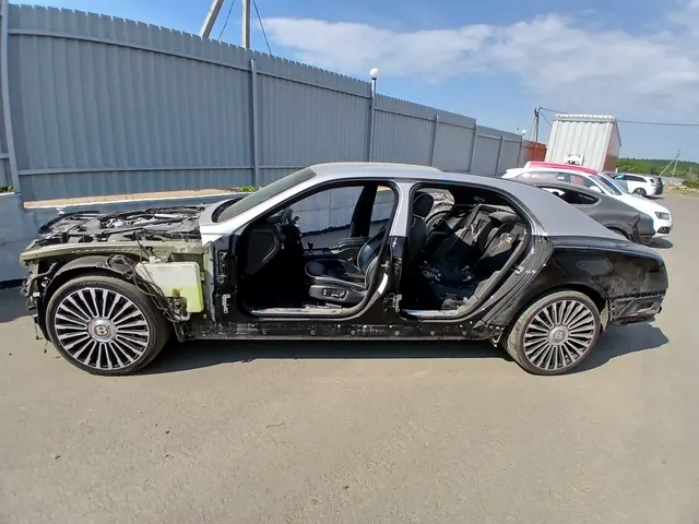 Легковой автомобиль BENTLEY MULSANNE, 2013 года выпуска, идентификационный номер (VIN): SCBBA63Y2EC018664, № кузова (прицепа): SCBBA63Y2EC018664, шасси (рамы): отсутствует, мощность двигателя: 513 л.с., 377 кВт, объем двигателя: 6752 куб. см, цвет: черный, гос. номер О777РТ197