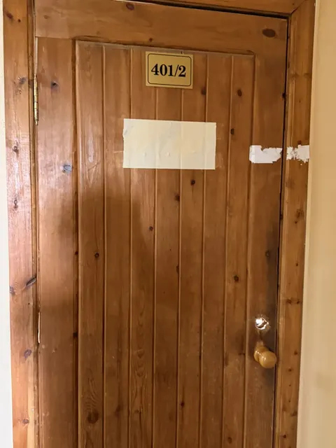 644012, г. Омск, пр.Королева, д.32, Административное здание, 4-й этаж: поз.№15, часть поз.№16 (на поэтажном плане), общей площадью 15,20 кв. м.
