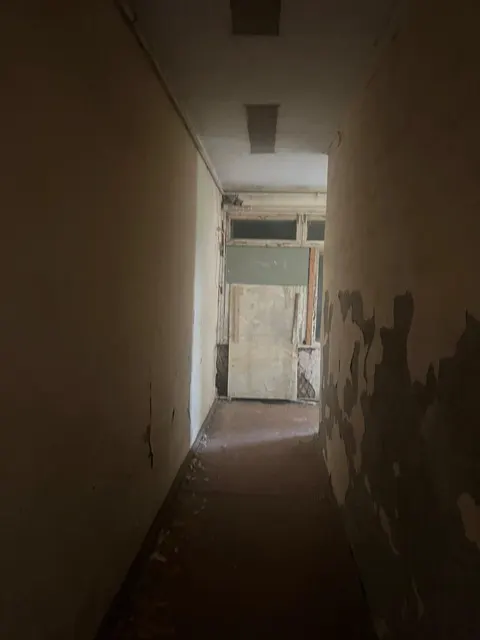 Нежилое здание - бывший детский сад площадью 249,2 кв.м. и земельный участок площадью 1737,0 кв.м.