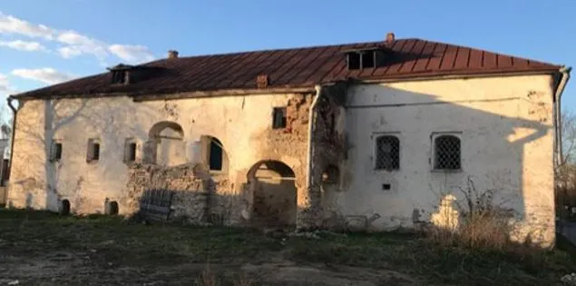 Продажа находящегося в федеральной собственности объекта недвижимого имущества площадью 500,2 кв. метра (кадастровый номер 60:27:0010308:28), являющегося объектом культурного наследия федерального значения, находящимся в неудовлетворительном состоянии, адрес: Российская Федерация, Псковская область, г.о. город Псков, г. Псков, ул. Гоголя, д. 42, с одновременным предоставлением в аренду земельного участка площадью 3 407 кв. метров (кадастровый номер 60:27:0010308:17).
