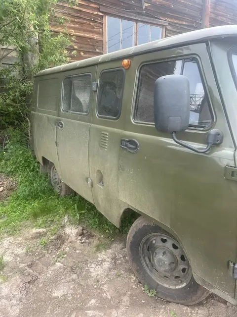 Грузовой фургон УАЗ 390995, 2015г.в., г/н У381МТ124, VIN XТТ390995F1219772, номер кузова XТТ390995F1219772, номер шасси 374100F0467383, номер двигателя F3030894, цвет зеленый. Начальная цена продажи 494 600 руб. Задаток 74200 руб.