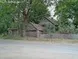 Нежилое здание, площадью 40,6 кв.м., земельный участок площадью 1218 кв.м, расположенные по адресу: Российская Федерация, Брянская область, городской округ Новозыбковский, с.Верещаки, улица Коммунистическая, дом 54.