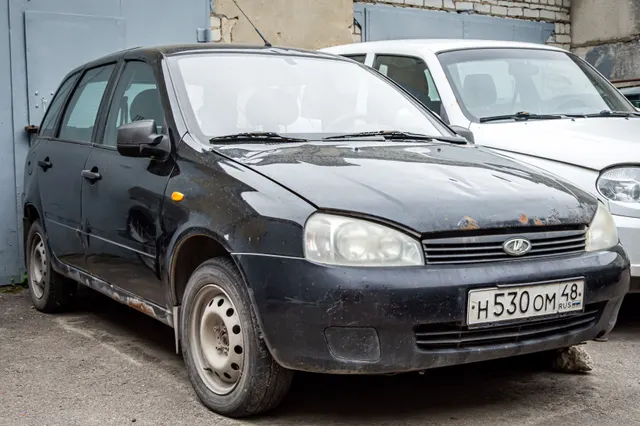 Автомобиль легковой, марка, модель ТС: Lada, 111730, Lada Kalina; 2011 года выпуска, идентификационный номер (VIN): XTA111730C0177644; модель и номер двигателя – 11183, 5630784, цвет кузова – сине-черный, в муниципальной собственности Елецкого муниципального округа Липецкой области Российской Федерации