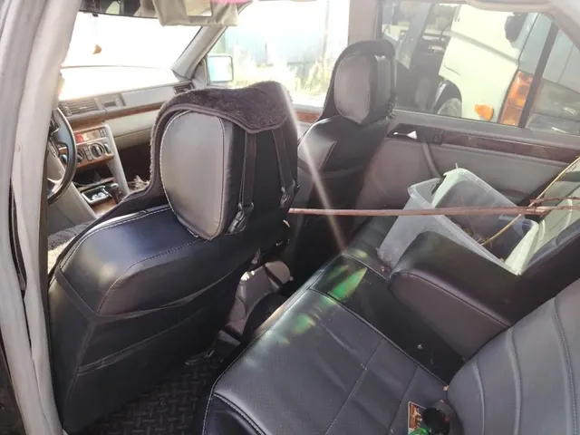 Автомобиль марки "Мерседес 260Е" цвет черный,г/н О426СУ66, VIN WDB1240261B619590, г/в 1991. ТС имеет ограничения ФССП на регистрационные действия (ключи и документы отсутствуют, техническое состояние не проверялось, пробег не известен). Имущество продается в том виде, в каком оно есть, в случае продажи возврату/обмену не подлежит. За скрытые дефекты имущества Продавец ответственности не несет.