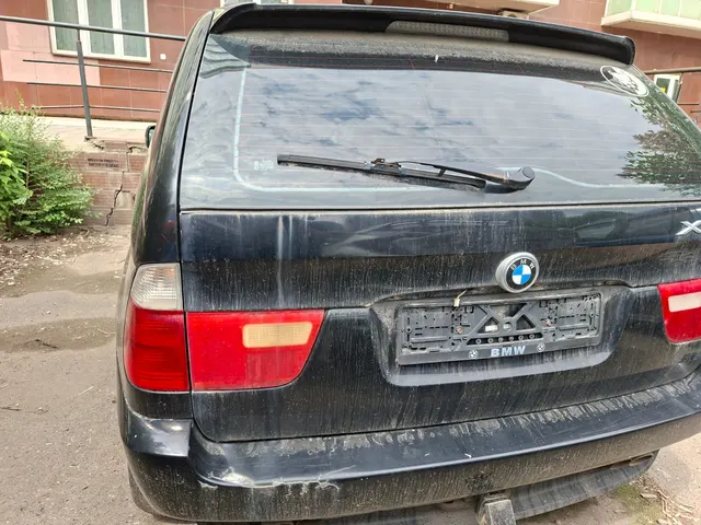Легковой универсал BMW X5, 2004 г.в, г/н О992СВ124 (отсутствует), vin 5UXFB53534LV07566, шасси (рама) № отсутствует, кузов № 5UXFB53534LV07566, цвет черный, рабочее состояние и комплектность не проверялось. Находится в г. Красноярск, данное имущество обращено в доход государства. (Документы и ключи отсутствуют). (1055/26)