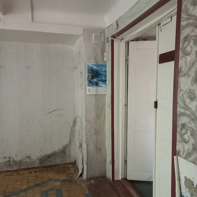 административное здание, назначение: нежилое, площадью 678,5 кв.м (кадастровый номер 67:25:0010602:62) с земельным участком (кадастровый номер 67:25:0010602:48)  площадью 1697 +/- 14 кв.м расположенными по адресу: Смоленская область, Ярцевский район, г. Ярцево, ул. Ленинская, д. 17