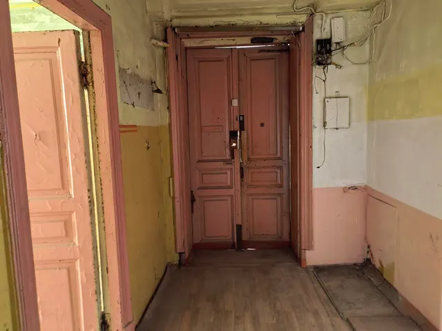 Продажа имущества, находящегося в собственности города Москвы, жилое помещение по адресу: г. Москва, пер. Большой Казённый, д. 10, стр. 1, кв. 9 общей площадью 139,9 кв. м (Этаж № 4, кв. 9), кадастровый номер: 77:01:0001029:1763