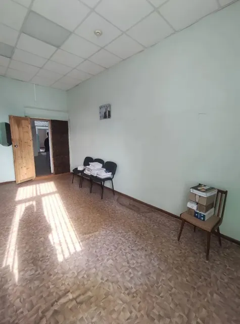 Нежилые здания с земельным участком