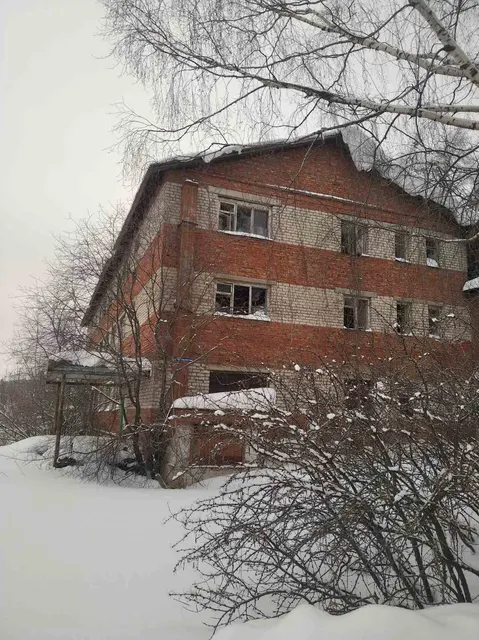 Часть здания общежития (3 этаж), площадью 222,5 кв.м, кадастровый номер 59:32:0050027:13333, по адресу: Пермский край, Пермский район, Сылвенское с/п, с.п.Сылва, ул.Геологов, д.14.