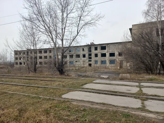 Нежилое здание с земельным участком  г. Ачинск, Южная Промзона, квартал XIII, строения 4